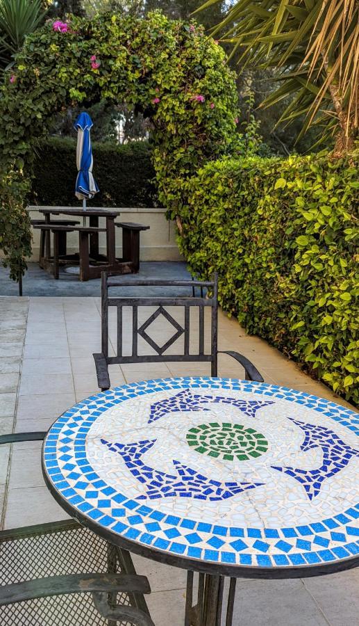 Stylish Garden Apartment At Paphos Harbour Exteriör bild