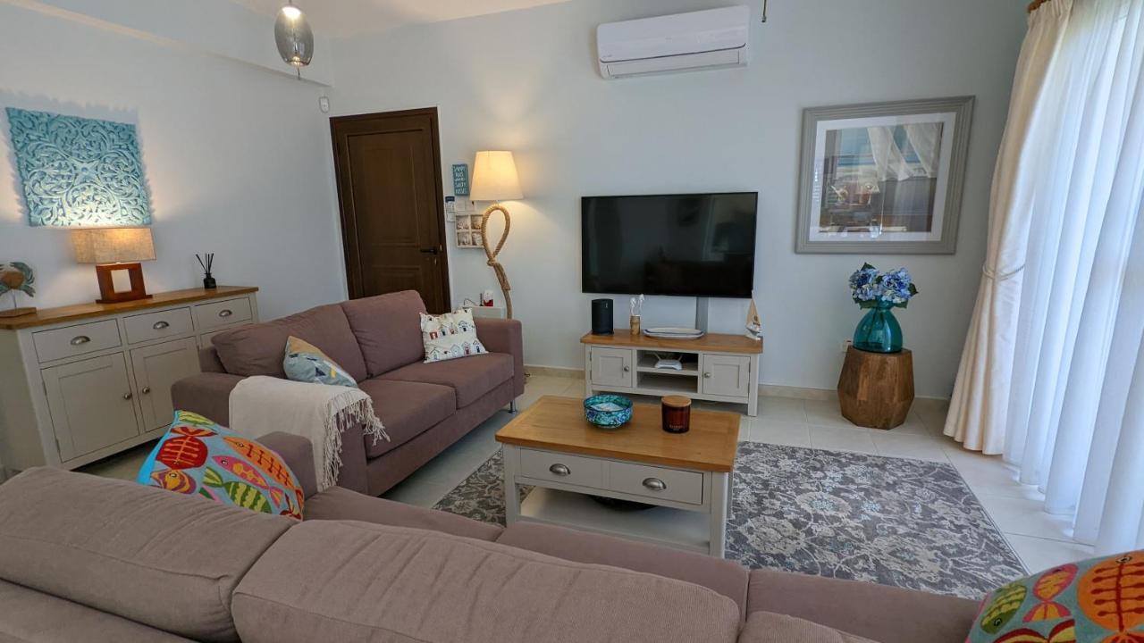 Stylish Garden Apartment At Paphos Harbour Exteriör bild