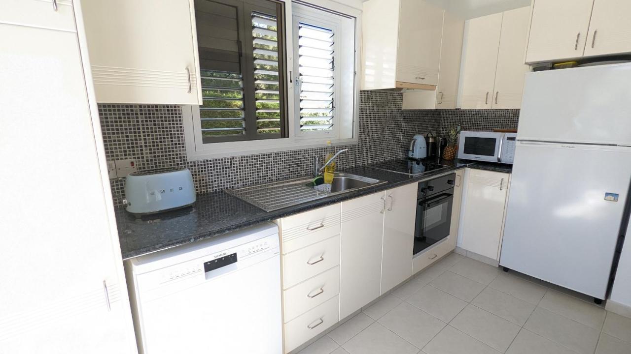 Stylish Garden Apartment At Paphos Harbour Exteriör bild