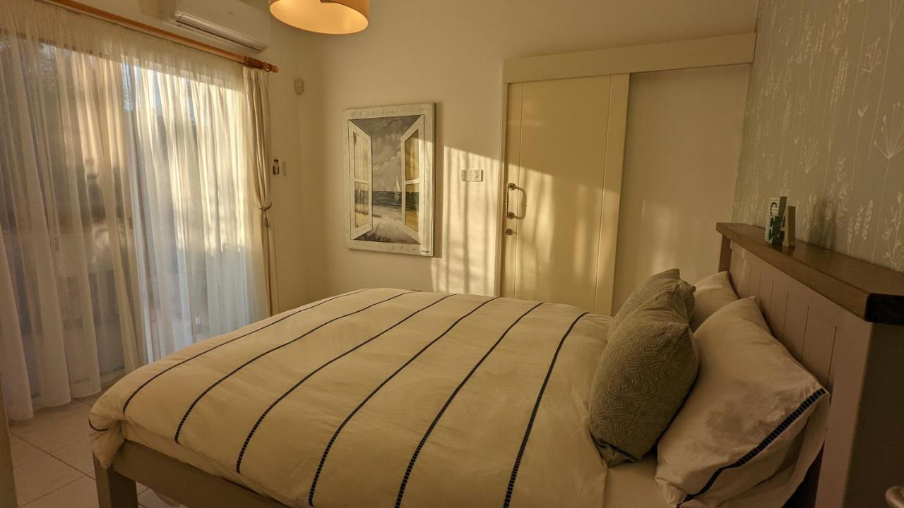 Stylish Garden Apartment At Paphos Harbour Exteriör bild